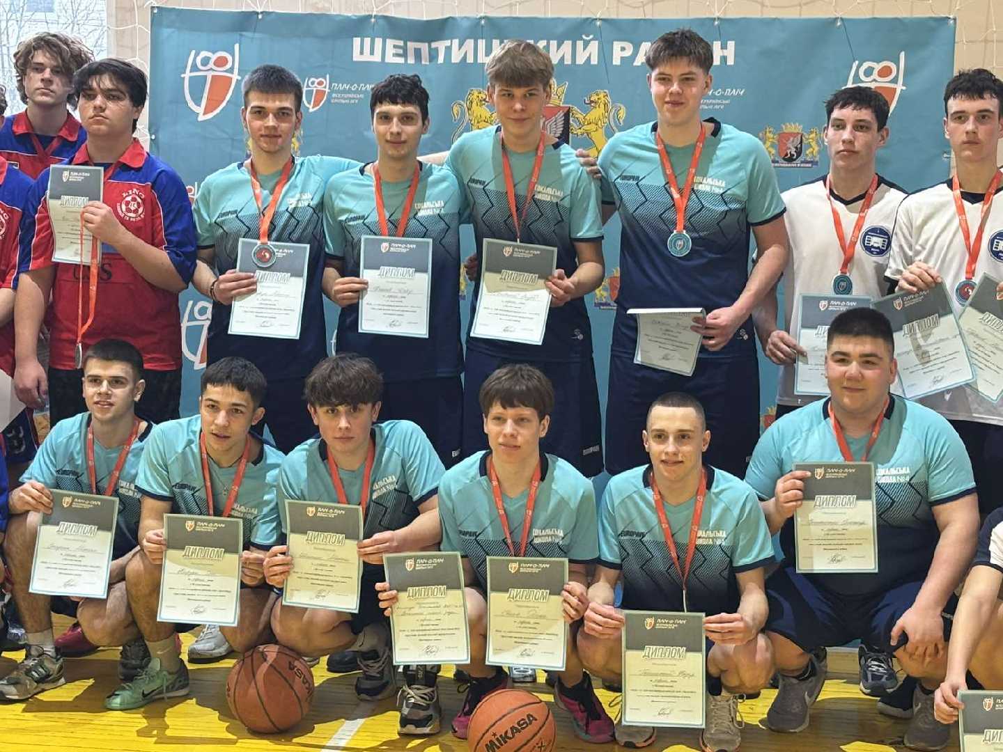 Перемога на районному етапі змагань з баскетболу серед юнаків 9-11 класів Пліч-о-пліч Всеукраїнські шкільні ліги